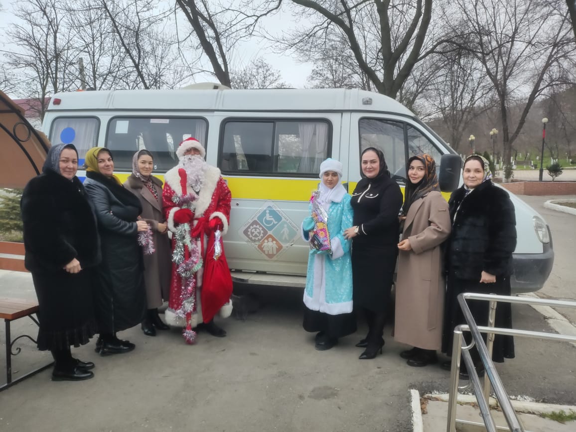 Карабудахкентский Комплексный центр поздравил 250 подопечных детей с наступающим Новым годом